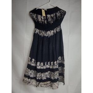 Advance black dress with white detail and adjustable elastic back Free size